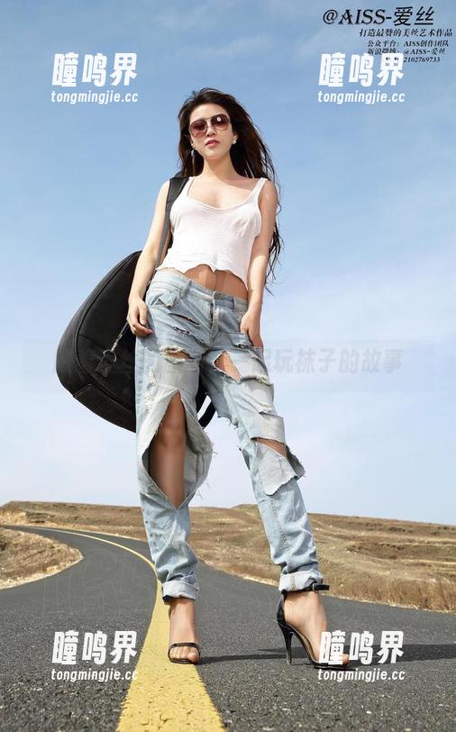 跟着爱丝的图册，一起玩袜子的故事