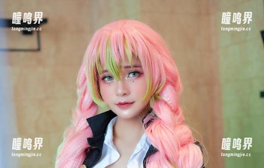 水中的轻盈舞步：AzamiImouto的写真图包，夏潮来袭！