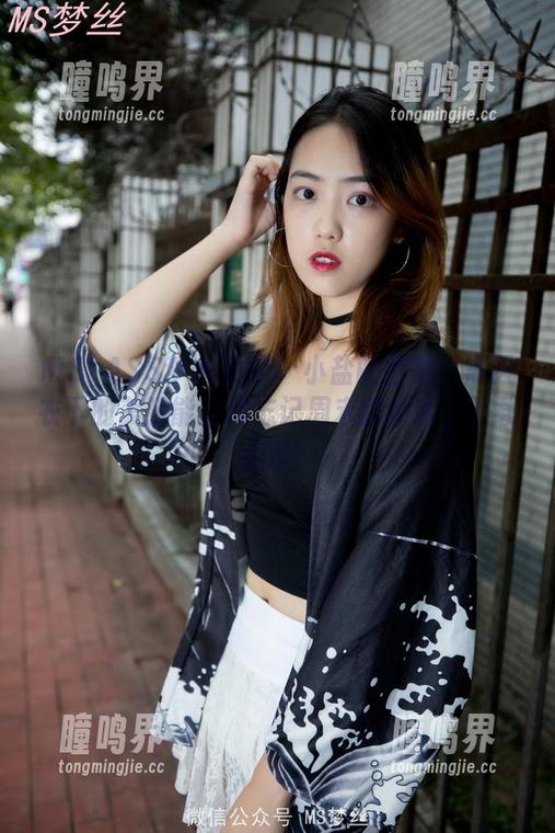 MSLASS梦丝女神-小盐 MSLASS梦丝女神 - 小盐的图集:黑风衣下的美腿能让你忘记周末的疲惫,下载走起!