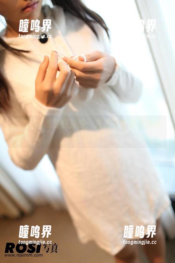 ROSI写真 ROSI网袜穿搭指南:高清写真教你如何玩转时尚!
