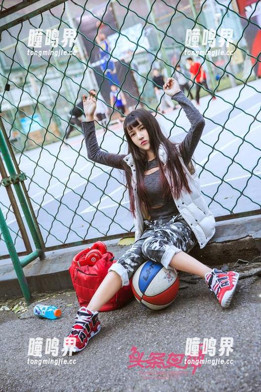 TouTiao头条女神-刘雨露 TouTiao头条女神 - 刘雨露精心挑选的毛衣图包,温暖你的眼睛和心房~