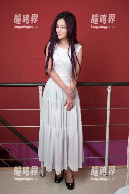 TuiGirl推女郎 - 说好的短裙呢？胡允儿私房美图，让你质疑人生选择！