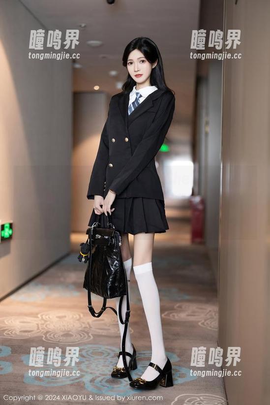 XIAOYU语画界 - 网袜？Cherry绯月樱的最新图片更新，这种风格我有点喜欢，但又不太敢承认。