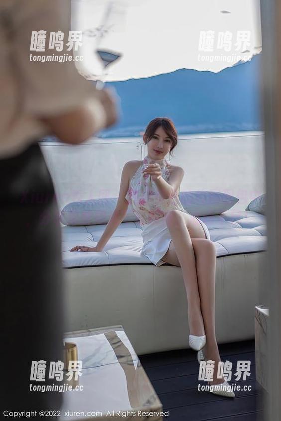 Xiuren秀人网-苏曼兮 Xiuren秀人网 - 在苏曼兮的校园图包中,分享那些阳光下的瞬间,心动不已!