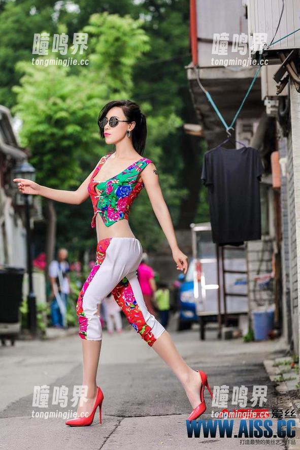 aiss - 若兮泳池写真：水中漫步，结果自己差点变水獺！下载吧，别错过我的呆萌一瞬！