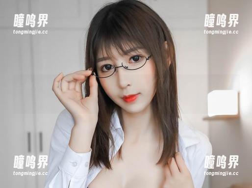 全新w黑米粥w制服写真：哇，这种风格还有谁能扛得住呢？