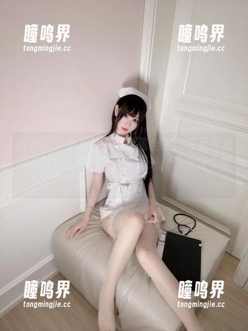 微密圈 - 十万口草莓粥粥合集：在无圣光的礼服中，阳光偷偷躲起来，只为这个瞬间。