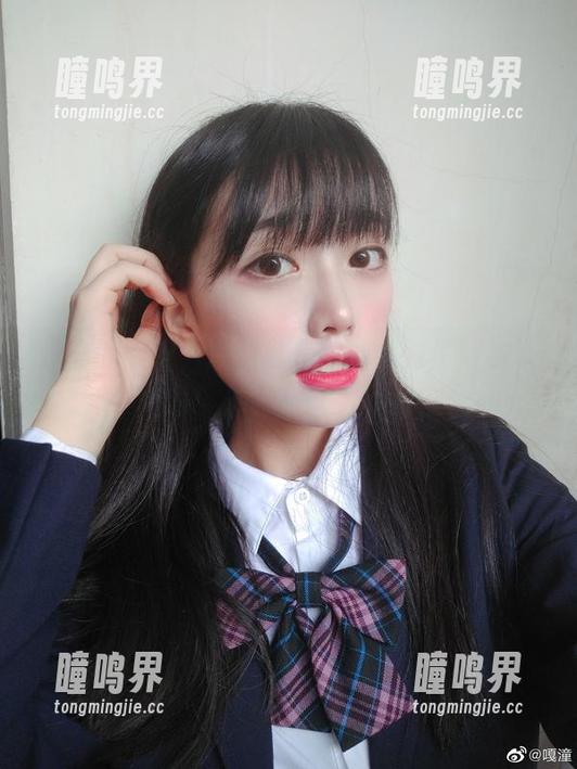 嘎潼 嘎潼的美脚,原图真是刷新我对生活的认知啊,怎么能这么好看?