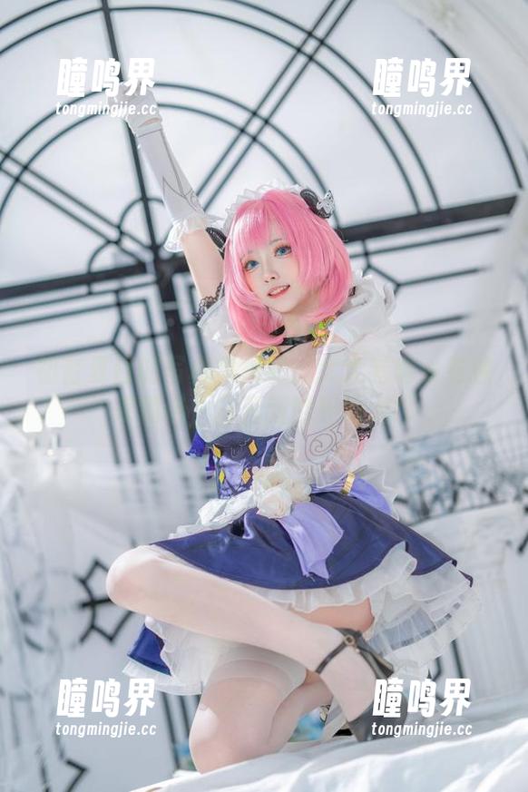 初音夏日的写真集揭秘：大大卷卷小卷独家精选，打开新世界的大门