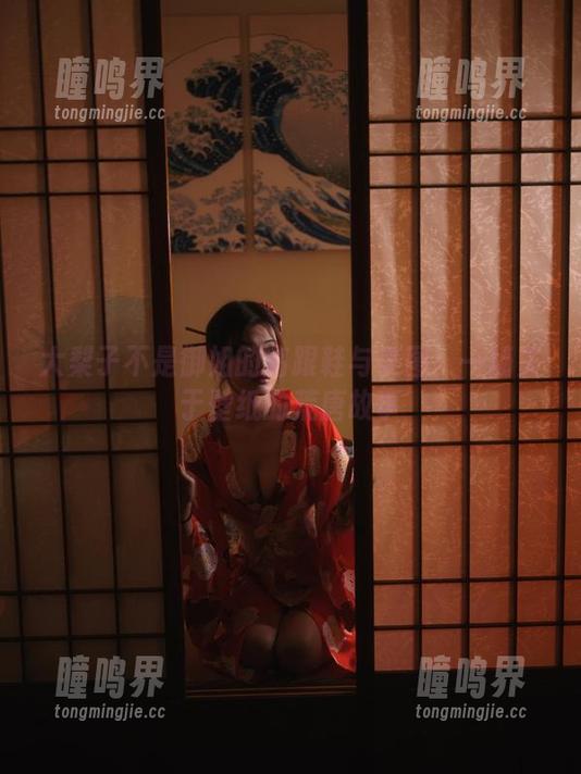 大梨子不是御姐 大梨子不是御姐的高跟鞋与美图:一场关于壁纸的荒唐故事