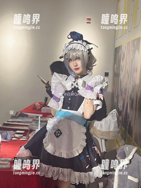 最新来袭，妖君白研炫酷皮衣的分享会