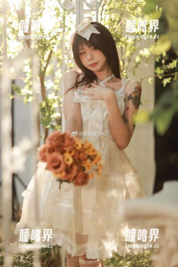 安曜曜 不想买圣诞礼物?那就抱紧安曜曜的免费写真,暖心又超级养眼!