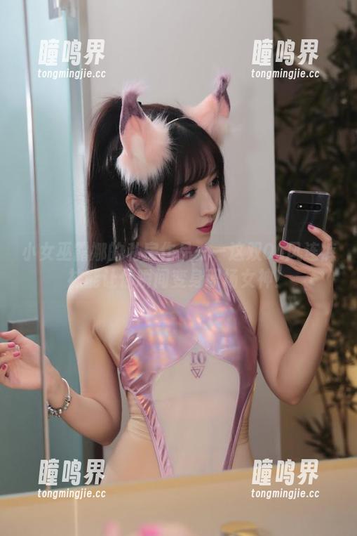 小女巫露娜 小女巫露娜的私房作品——这双OL风连裤袜能让你瞬间变身职场女神!