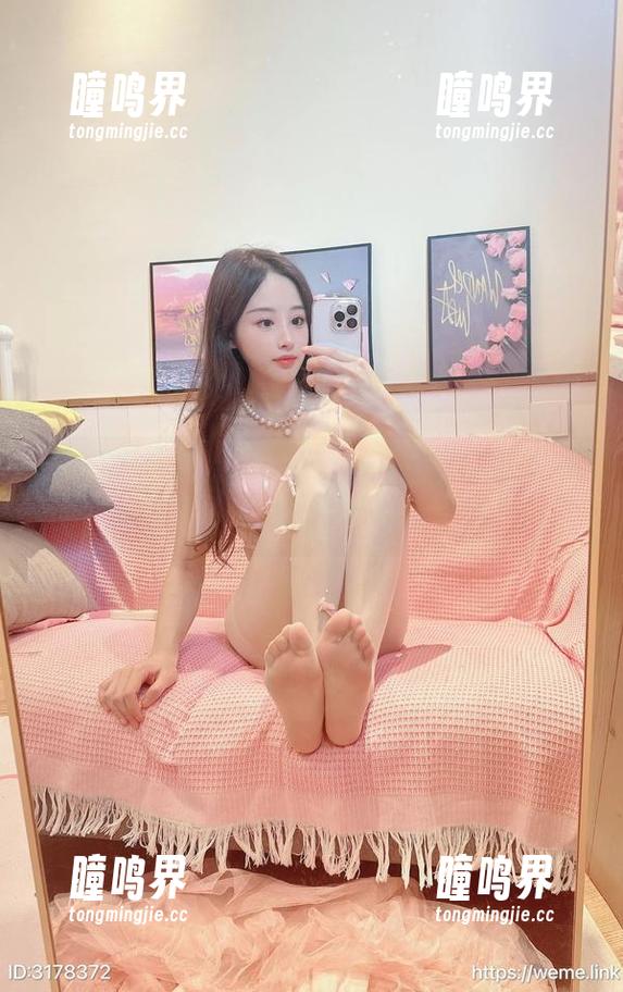 小萌子 微密圈 - 办公室的诱惑——小萌子秘书服私拍图包,瞬间打破职业界限!