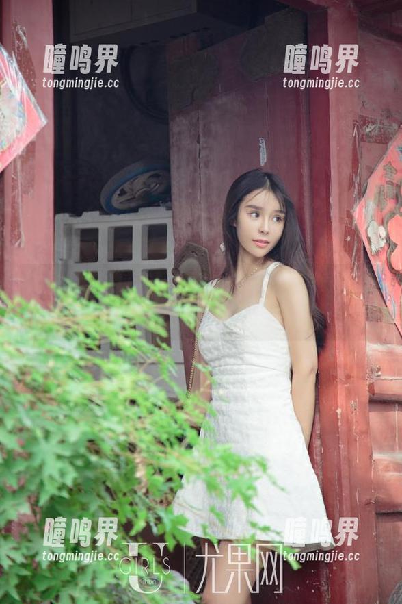 尤果网 - 夏日的栗子诱惑：美图下载，感受那份恰到好处的亲密