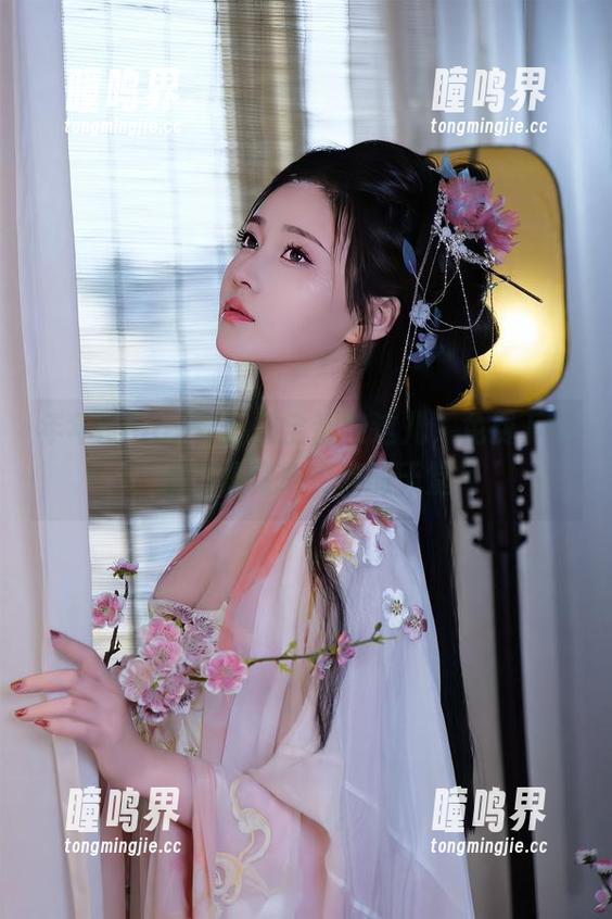 年年Nnian 年年Nnian长腿照全都在这儿,免费下载,绝对是赏心悦目的天堂!