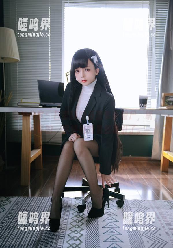 日奈娇 私拍分享:日奈娇的万圣节小僵尸,呃,说真的,我被她的鬼魅吸引了。