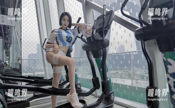 微密圈 - 果儿Victoria的职业装新境界，福利作品里的小心思和大惊喜！
