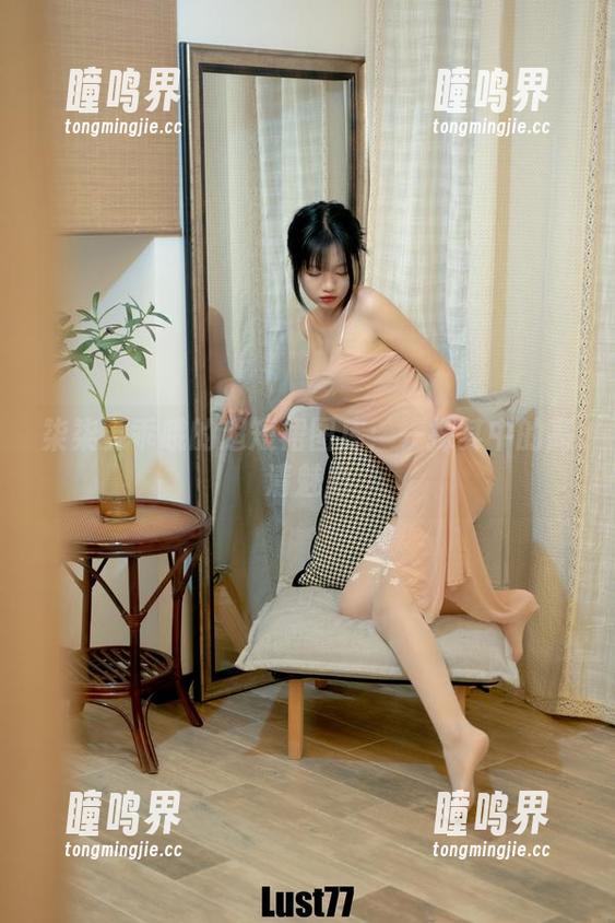柒柒要乖哦 柒柒要乖哦的超短裙图库:一探其中的高清魅力