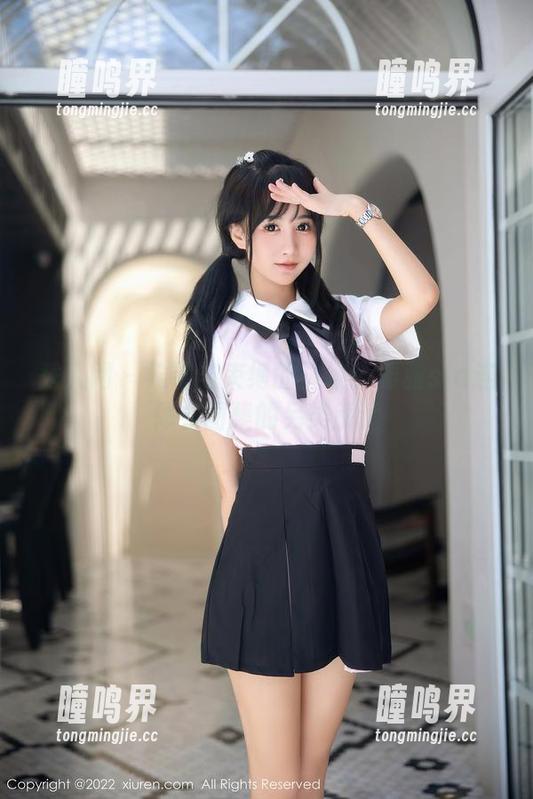 秀人网-希雅sia 秀人网 - 希望与束缚的边缘:希雅sia连体衣图集的另类解读