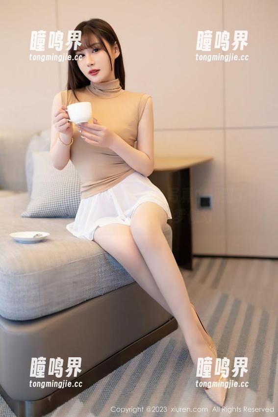 秀人网-葛征 秀人网 - 我在葛征的天台写真中找到了一种微妙的平衡,似梦似幻