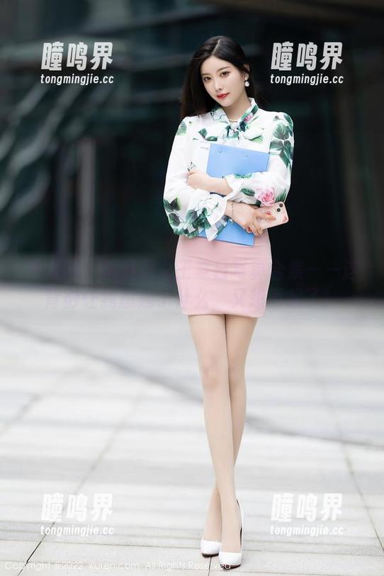 秀人网-邹晶晶女王 秀人网 - 邹晶晶女王夏日写真合集——这背影让我想起了什么,又想不起了!