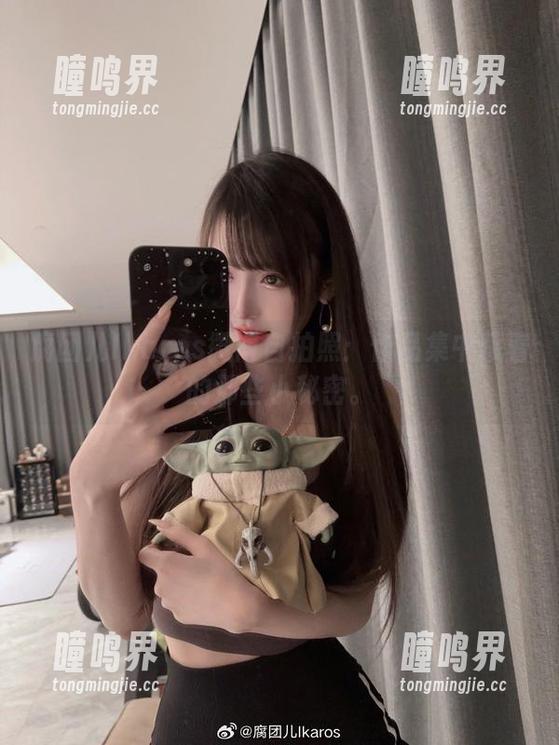 腐团儿Ikaros微博自拍照：作品集中藏着的那些小秘密。