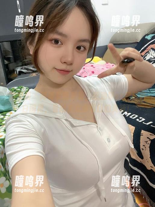 微密圈 - 高清套图来啦，葱油饼er穿着蓝白围裙，看起来就像可口的美味！