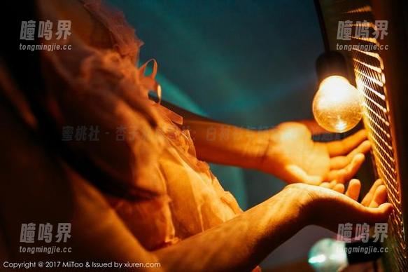 蜜桃社 - 杏子私房图片：白衬衫与轻盈微风的邂逅