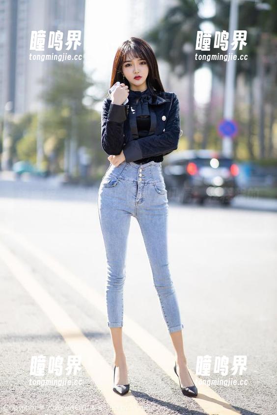 语画界 - 空姐制服的私房风情：程程程的原图是多少人的心动瞬间？