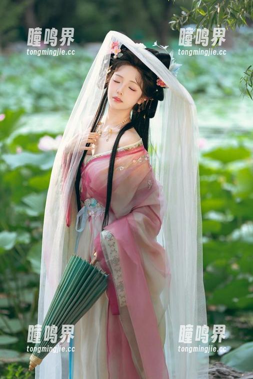 见证魔力：雯妹不讲道理黑丝肚兜私房原图，绝对不只是好看那么简单！