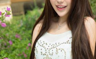 青豆客 - 在光影中找寻毛衣的秘密——娜依灵儿的私拍写真