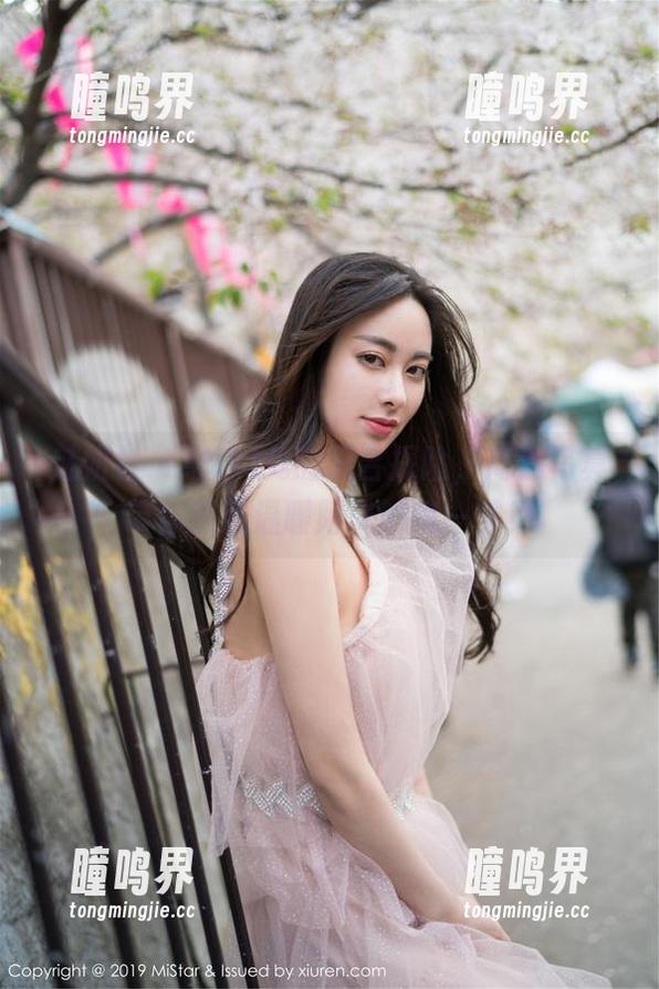 魅妍社-Miki兔 魅妍社 - Miki兔的天台探险,高清写真带你感受温暖阳光的每一寸!