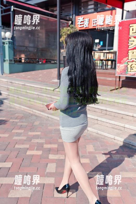 魔镜街拍-婷婷 魔镜街拍 - 拯救无聊午后!婷婷的包臀灰裙与薄丝组合,高清图册让这瞬间定格在我的心里。
